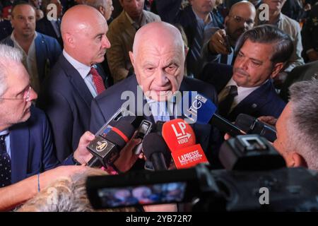 Italien: Carlo Nordio in Neapel der Justizminister der Regierung Meloni, Carlo Nordio, in Neapel für die Konferenz rechtliche und soziale Szenarien geschlechtsspezifischer Gewalt: Von der Repression bis zur Wahrnehmung und Prävention des Phänomens Konferenz, die vom Berufungsgericht von Neapel und der Generalstaatsanwaltschaft ABP07383 organisiert wird Copyright: XAntonioxBalascox Stockfoto