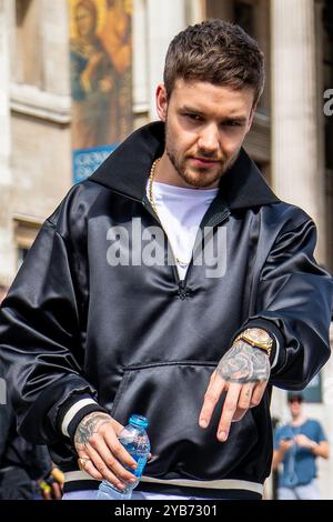 One Directions Liam Payne filmt 2017 ein Musikvideo am Londoner Trafalgar Square. Stockfoto