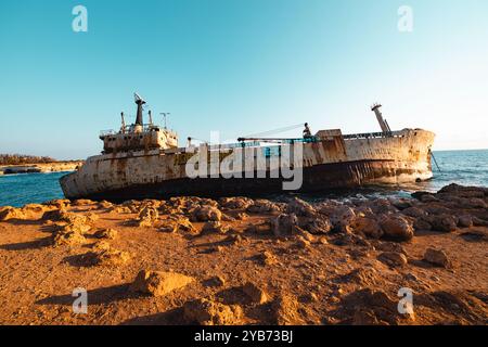 "Die EDRO III lief am 8. Oktober 2011 auf schwerer See vor Pegeia auf Grund, während einer Reise von Limassol nach Rhodos. Paphos, Zypern. Stockfoto