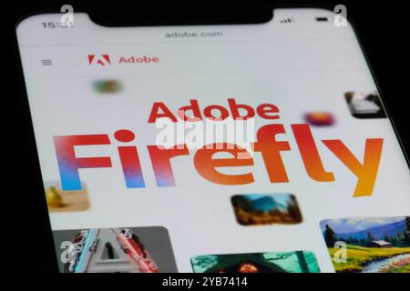 Logo der Marke Adobe Firefly auf dem Bildschirm. KI-Kunstgenerator Stockfoto