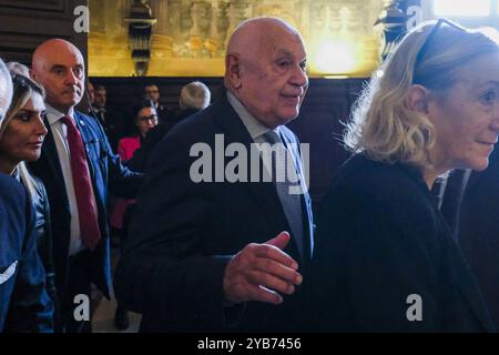 Neapel, Italien. Oktober 2024. Der Justizminister der Regierung Meloni, Carlo Nordio, in Neapel für die Konferenz rechtliche und soziale Szenarien geschlechtsspezifischer Gewalt: Von der Repression zur Wahrnehmung und Prävention des Phänomens Konferenz organisiert vom Berufungsgericht von Neapel und der Generalstaatsanwaltschaft Credit: Live Media Publishing Group/Alamy Live News Stockfoto