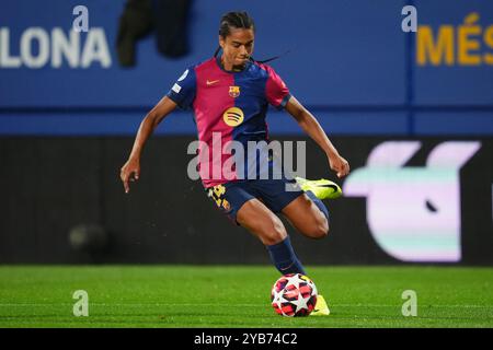 Barcelona, Spanien. Oktober 2024. Esmee Brugts vom FC Barcelona spielte während des Spiels der UEFA Women's Champions League, Gruppe D, DATE 2, zwischen dem FC Barcelona und Hammarby am 16. Oktober 2024 im Johan Cruyff Stadium in Barcelona, Spanien. (Foto: Bagu Blanco/PRESSINPHOTO) Credit: PRESSINPHOTO SPORTS AGENCY/Alamy Live News Stockfoto