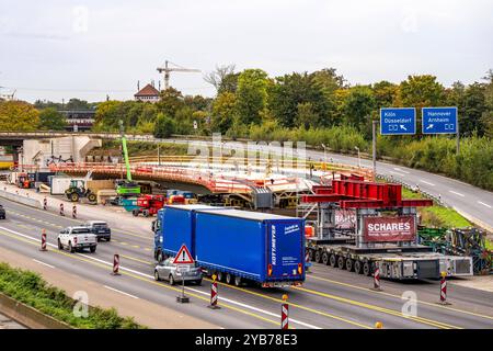 Autobahnkreuz Duisburg-Kaiserberg, A40 mit der A3, mehrjährige Großbaustelle, kompletter Neubau von Brücken, Rampen, Zufahrten, für den Straßen- und Schienenverkehr, Element einer neuen Brücke wird vorbereitet, NRW, Deutschland, Autobahnkreuz Kaiserberg *** Autobahnkreuz Duisburg Kaiserberg *** Stockfoto