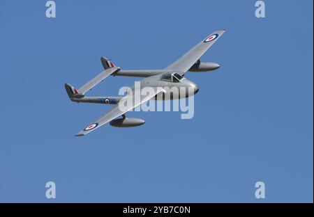 De Havilland Vampire FB52 der Norwegischen Historischen Geschwader in den Farben der 256er Geschwader RAF im Flug Stockfoto