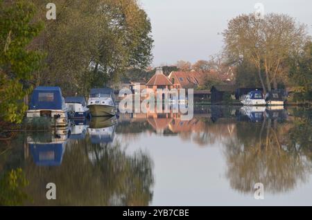 Boote, die auf dem Fluss waveney anlegen, Beccles, suffolk, england Stockfoto