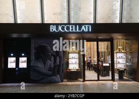 Shanghai, China-Feb. 23. 2023: Fassade des Kaufhauses Buccellati. Italienisches Schmuckunternehmen Stockfoto