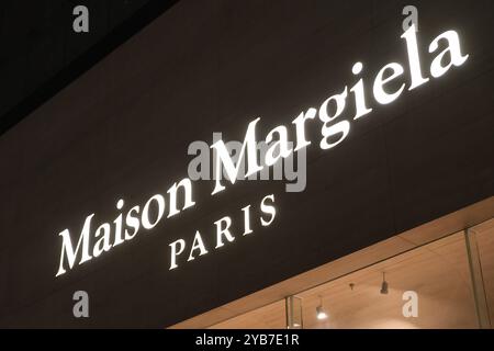 Shanghai, China-13. Mai 2023: Ladenschild Maison Margiela. Firmenmarke Maison Margiela Stockfoto