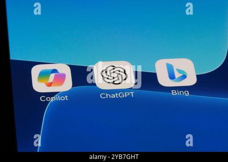 Symbole für Microsoft Copilot, OpenAI ChatGPT und Microsoft Bing App. Verschiedene KI-Chatbot-Anwendungen Stockfoto
