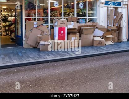 Kartonschachteln zum Recycling gestapelt Stockfoto