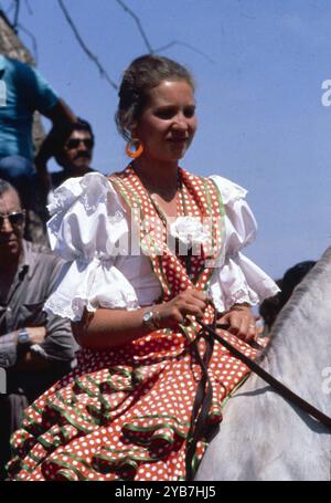 Giugno 1986 Andalusien Archivio Storico Olycom/LaPresse Elena di Borbone-Spagna (Madrid, 20 dicembre 1963) è un'infanta spagnola. Primogenita del Re Juan Carlos i e della regina Sofia e sorella maggiore del Re Filippo VI e dell'infanta Cristina, è terza in linea di successione al trono dopo le nipoti Leonor e Sofia. Ha partecipato a molti eventi ufficiali, essendosi recata in rappresentanza della famiglia reale in Germania, Regno Unito, Stati Uniti d'America, Argentinien, Giappone, Perù, e Filippine. Nella Foto: Elena di Borbone-Spagna a Andalusia auf dem Foto: Elena von Bourbon-Spanien in Andalusien Stockfoto