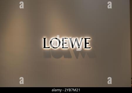Suzhou, China-20. August 2023: LOEWE Store Logo Markenzeichen Stockfoto