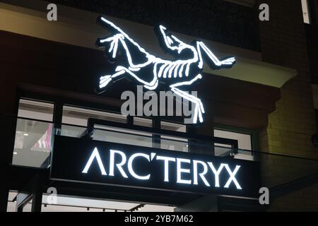 Suzhou, China-20. August 2023: Arc'teryx Store Sign Markenlogo Stockfoto