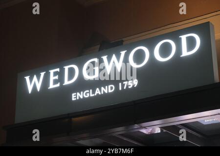 Suzhou, China-20. August 2023: Wedgwood Store Sign Brand Logo Stockfoto