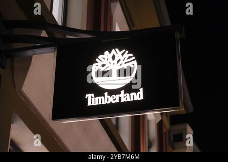 Suzhou, China-20. August 2023: Timberland Store Sign Brand Logo Stockfoto