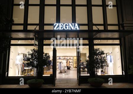 Suzhou, China-20. August 2023: Fassade eines großen Zegna Bekleidungsgeschäfts Stockfoto