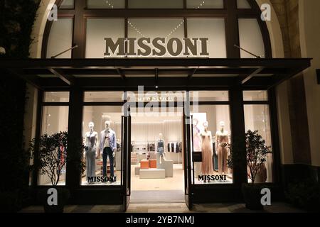 Suzhou, China-20. August 2023: Fassade eines großen Bekleidungsgeschäfts in Missoni Stockfoto