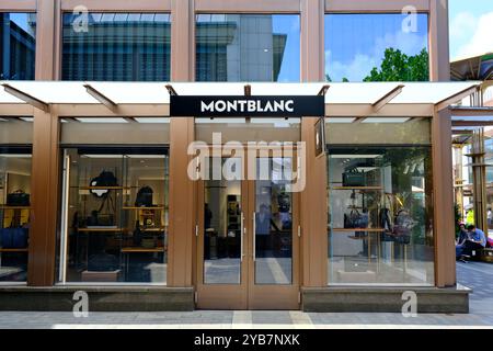 Shanghai, China - 2. September 2023: Fassade eines großen Montblanc Einzelhandelsgeschäfts Stockfoto