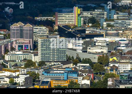 Luftbild, Innenstadtansicht Skyline Limbecker Platz, Magna Tower und Weststadttürme WST, hinten Funke Medienhaus und die Universität Duisburg-Essen, Nordrhein-Westfalen, Deutschland ACHTUNGxMINDESTHONORARx60xEURO *** Luftansicht, City Center Skyline Limbecker Platz, Magna Tower und Weststadttürme WST, Funke Medienhaus und die Universität Duisburg im Hintergrund Stockfoto