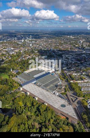 Luftbild, Messe Essen mit Grugahalle, Gesamtübersicht mit Blick zur City, Fernsicht und blauer Himmel mit Wolken, Rüttenscheid, Essen, Ruhrgebiet, Nordrhein-Westfalen, Deutschland ACHTUNGxMINDESTHONORARx60xEURO *** Luftansicht, Messe Essen mit Grugahalle, Gesamtansicht mit Blick auf die Stadt, Fernsicht und blauer Himmel mit Wolken, Rüttenscheid, Essen, Ruhrgebiet, Nordrhein-Westfalen, Deutschland ATTENTIONxMINDESTHONORARx60xEURO Stockfoto