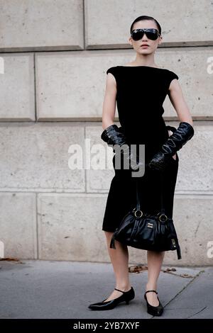 Paris, Frankreich. Oktober 2024. Ashley Rous BestDressed kam am 1. Oktober 2024 bei der Miu Miu Spring Summer 2025 Show im Palais d Iena in Paris, Frankreich an. Foto: Marie-Paola Bertrand-Hillion/ABACAPRESS. COM Credit: Abaca Press/Alamy Live News Stockfoto