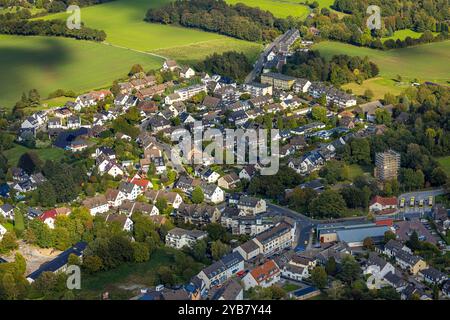 Luftbild, Ortsansicht Burgaltendorf Dumberger Straße und Burgruine Altendorf Renovierungsarbeiten, Baugerüst an der Fassade, Burgaltendorf, Essen, Ruhrgebiet, Nordrhein-Westfalen, Deutschland ACHTUNGxMINDESTHONORARx60xEURO *** Luftansicht, Burgaltendorf Dumberger Straße und Burgruine Altendorf Sanierungsarbeiten, Fassadengerüst, Burgaltendorf, Essen, Ruhrgebiet, Nordrhein-Westfalen, Deutschland ATTENTIONxMINDESTHONORARx60xEURO Stockfoto