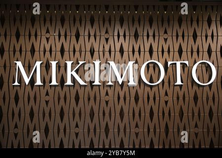 Shanghai, China – 21. Juli 2024: Firmenlogo Mikimoto Stockfoto