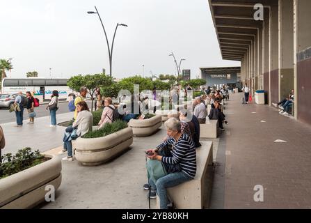 Catania, Sizilien, Italien - 29. September 2024: Ankunftsterminal des internationalen Flughafens Catania-Fontanarossa in Sizilien. Stockfoto