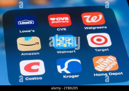 Shanghai, China-20. August 2024: Walmart, Amazon, Target, Costco, Kroger, Lowe's, CVS Pharmacy, Home Depot und Walgreens. Verschiedene amerikanische Einzelhandelskosten Stockfoto