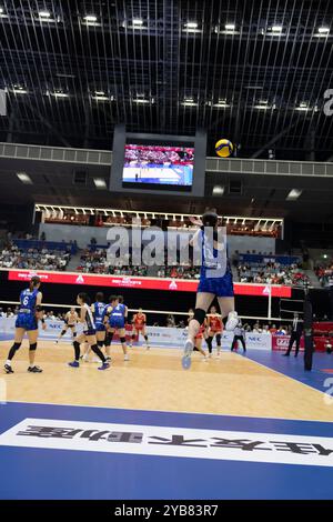 Saitama Ageo Medics Spieler Kurogo Ai (13 OH) dient den Ball während des Eröffnungsspiels von Daido Life SV. Liga (Japans erste Volleyballliga) zwischen NEC Red Rockets Kawasaki und Saitama Ageo Medics in der Todoroki Arena. Endpunktzahl: Kawasaki die Saitama Ageo Medics 3:0 Saitama Ageo Medics. Der Daido Life SV. Die Liga markiert eine bedeutende Veränderung in der Landschaft des japanischen Volleyballs, mit dem Ziel, internationale Bekanntheit zu erlangen. Durch die Neuorganisation der vorherigen V-League, Daido Life SV. Die Liga hat sich ehrgeizige Ziele gesetzt, um die Qualität und Anerkennung des Sports zu verbessern, mit dem Ziel, der W zu werden Stockfoto