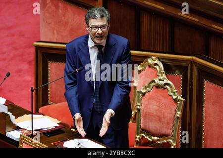 Roma, Italien. Oktober 2024. IL ministro dell'Economia Giancarlo Giorgetti durante il Fragestunde nell'aula del Senato, Roma, Gioved&#xec;, 17 Ottobre 2024 (Foto Roberto Monaldo/LaPresse) Wirtschaftsminister Giancarlo Giorgetti während der Fragestunde im Senat, Rom, Donnerstag, 17. Oktober 2024 (Foto: Roberto Monaldo/LaPresse) Credit: LaPresse/Alamy Live News Stockfoto