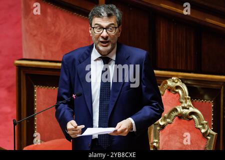 Roma, Italien. Oktober 2024. IL ministro dell'Economia Giancarlo Giorgetti durante il Fragestunde nell'aula del Senato, Roma, Gioved&#xec;, 17 Ottobre 2024 (Foto Roberto Monaldo/LaPresse) Wirtschaftsminister Giancarlo Giorgetti während der Fragestunde im Senat, Rom, Donnerstag, 17. Oktober 2024 (Foto: Roberto Monaldo/LaPresse) Credit: LaPresse/Alamy Live News Stockfoto