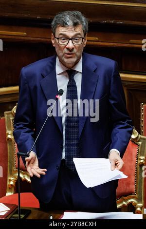 Roma, Italien. Oktober 2024. IL ministro dell'Economia Giancarlo Giorgetti durante il Fragestunde nell'aula del Senato, Roma, Gioved&#xec;, 17 Ottobre 2024 (Foto Roberto Monaldo/LaPresse) Wirtschaftsminister Giancarlo Giorgetti während der Fragestunde im Senat, Rom, Donnerstag, 17. Oktober 2024 (Foto: Roberto Monaldo/LaPresse) Credit: LaPresse/Alamy Live News Stockfoto