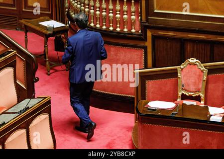 Roma, Italien. Oktober 2024. IL ministro dell'Economia Giancarlo Giorgetti durante il Fragestunde nell'aula del Senato, Roma, Gioved&#xec;, 17 Ottobre 2024 (Foto Roberto Monaldo/LaPresse) Wirtschaftsminister Giancarlo Giorgetti während der Fragestunde im Senat, Rom, Donnerstag, 17. Oktober 2024 (Foto: Roberto Monaldo/LaPresse) Credit: LaPresse/Alamy Live News Stockfoto