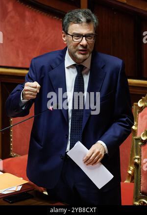 Roma, Italien. Oktober 2024. IL ministro dell'Economia Giancarlo Giorgetti durante il Fragestunde nell'aula del Senato, Roma, Gioved&#xec;, 17 Ottobre 2024 (Foto Roberto Monaldo/LaPresse) Wirtschaftsminister Giancarlo Giorgetti während der Fragestunde im Senat, Rom, Donnerstag, 17. Oktober 2024 (Foto: Roberto Monaldo/LaPresse) Credit: LaPresse/Alamy Live News Stockfoto