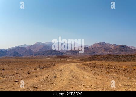Straße zum Brandberg, Damaraland Landschaft, Namibia, Afrika Stockfoto