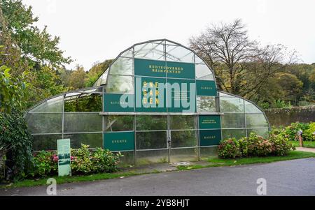 Altes Gewächshaus im Stanmer Park Brighton im Herbst UK. : Stockfoto