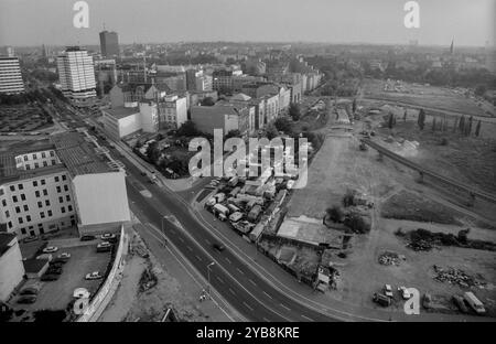 Potsdamer Platz Deutschland, Berlin, 17.10.1991, Stresemannstraße, vom Jumping - Kran aus gesehen: Blick zum Askanischen Platz Anhalter Bahnhof, Â *** Potsdamer Platz Germany, Berlin, 17 10 1991, Stresemannstraße, vom springenden Kranblick zum Askanischen Platz Anhalter Bahnhof, Â Stockfoto
