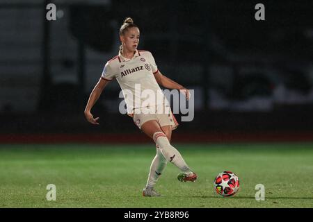 Biella, Italien. Oktober 2024. Giulia Gwinn aus Bayern München während des Spiels der UEFA Women's Champions League im Stadio Comunale Vittorio Pozzo Lamarmora, Biella. Der Bildnachweis sollte lauten: Jonathan Moscrop/Sportimage Credit: Sportimage Ltd/Alamy Live News Stockfoto