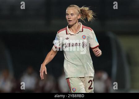 Biella, Italien. Oktober 2024. Pernille Harder von Bayern München während des Spiels der UEFA Women's Champions League im Stadio Comunale Vittorio Pozzo Lamarmora, Biella. Der Bildnachweis sollte lauten: Jonathan Moscrop/Sportimage Credit: Sportimage Ltd/Alamy Live News Stockfoto