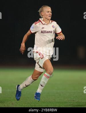 Biella, Italien. Oktober 2024. Pernille Harder von Bayern München während des Spiels der UEFA Women's Champions League im Stadio Comunale Vittorio Pozzo Lamarmora, Biella. Der Bildnachweis sollte lauten: Jonathan Moscrop/Sportimage Credit: Sportimage Ltd/Alamy Live News Stockfoto