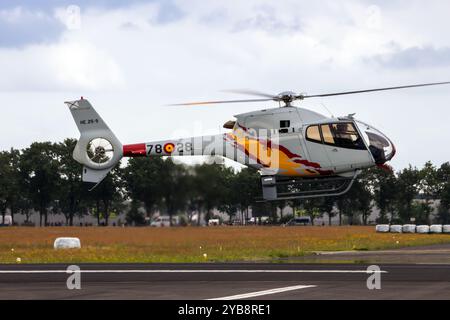 Die spanische Luftwaffe Airbus EC120B startet. Gilze-Rijen, Niederlande - 20. Juni 2014 Stockfoto