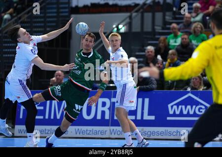 Wetzlar, Deutschland. Oktober 2024. Wetzlar, 17. Oktober 2024: Dominik Mappes ( 7 Wetzlar ) während des Liqui Moly Handball-Bundesliga-Spiels zwischen HSG Wetzlar und HSV Handball in der Buderus-Arena in Wetzlar. (Julia Kneissl/SPP) Credit: SPP Sport Press Photo. /Alamy Live News Stockfoto