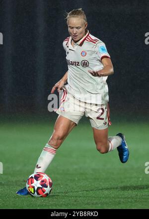 Biella, Italien. Oktober 2024. Pernille Harder von Bayern München während des Spiels der UEFA Women's Champions League im Stadio Comunale Vittorio Pozzo Lamarmora, Biella. Der Bildnachweis sollte lauten: Jonathan Moscrop/Sportimage Credit: Sportimage Ltd/Alamy Live News Stockfoto