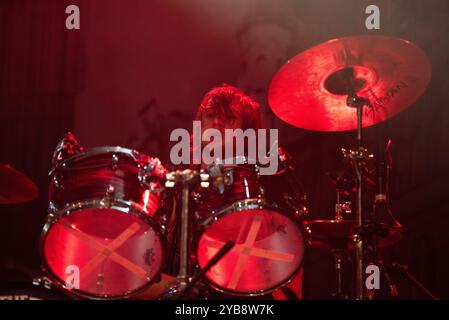 Die britische Glam-Rock-Band The Struts trat live in Berlin bei der Huxleys neue Welt auf Stockfoto