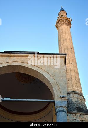 Die historische Sinan Pascha Moschee in Prizren im Kosovo wurde während der Osmanischen Zeit erbaut. Stockfoto