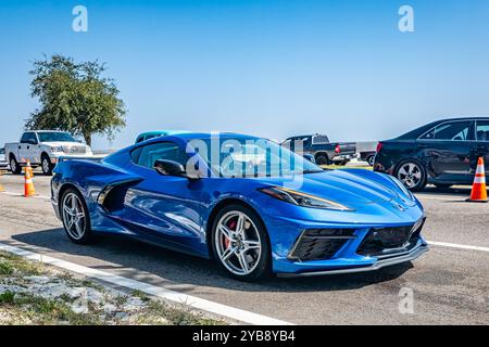 Gulfport, MS - 03. Oktober 2023: Hochperspektivische Vorderansicht eines 2023er Chevrolet Corvette Stingray Cabrios auf einer lokalen Autoshow. Stockfoto