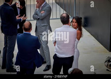 Fort Lauderdale, FL, USA. Oktober 2024. Leo Messi & Antonela Roccuzzo MARCA America Award im CHASE Stadium in Florida, USA. Quelle: Yaroslav Sabitov/YES Market Media/Alamy Live News. Stockfoto