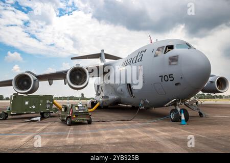 Boeing C-17A Globemaster III Militärtransportflugzeug der Kanadischen Streitkräfte auf dem Asphalt der RAF Fairford. Gloucestershire, Großbritannien - 13. Juli 2018 Stockfoto