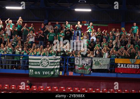 Anhänger von (Zalgiris Kaunas) während der EA7 Emporio Armani Milano gegen Zalgiris Kaunas, Basketball Euroleague Spiel in Mailand, Italien, 17. Oktober 2024 Stockfoto