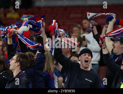 London, Großbritannien. Oktober 2024. Valerenga Fans beim UEFA Women's Champions League Spiel im Emirates Stadium in London. Der Bildnachweis sollte lauten: Paul Terry/Sportimage Credit: Sportimage Ltd/Alamy Live News Stockfoto